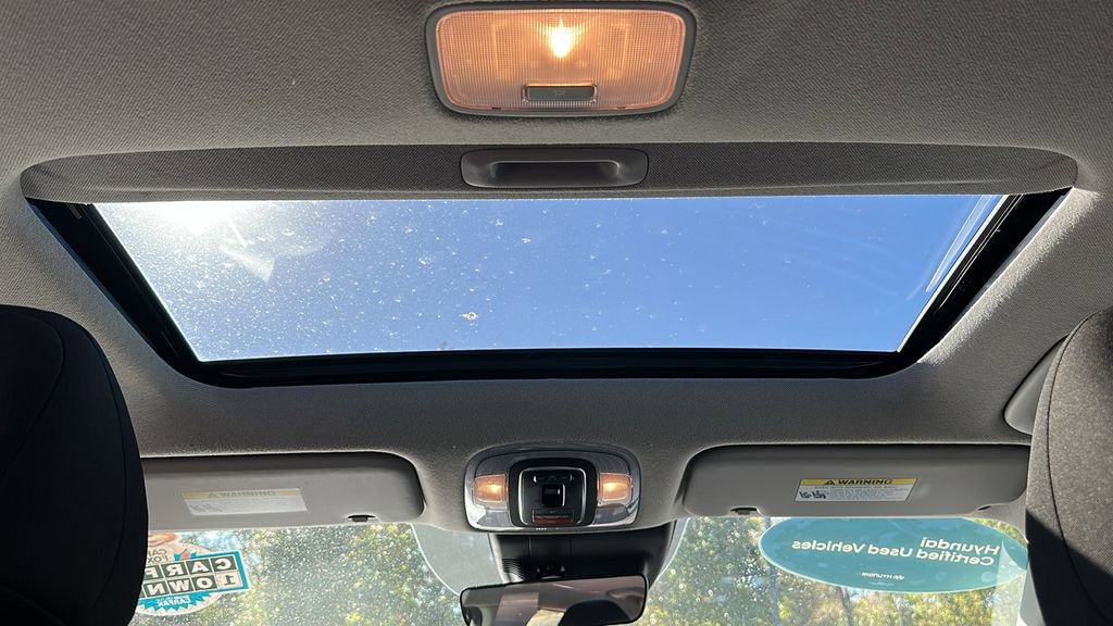 Certified 2024 Hyundai Elantra SEL w/ Convenience Package image 16