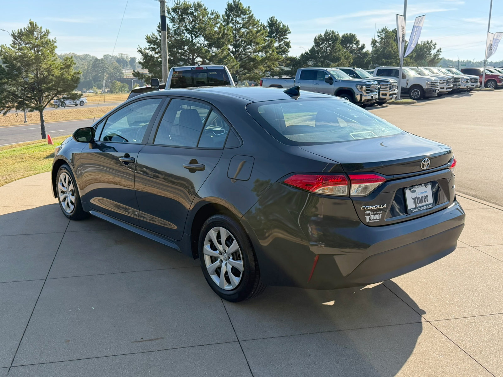 Used 2025 Toyota Corolla LE FWD image 4