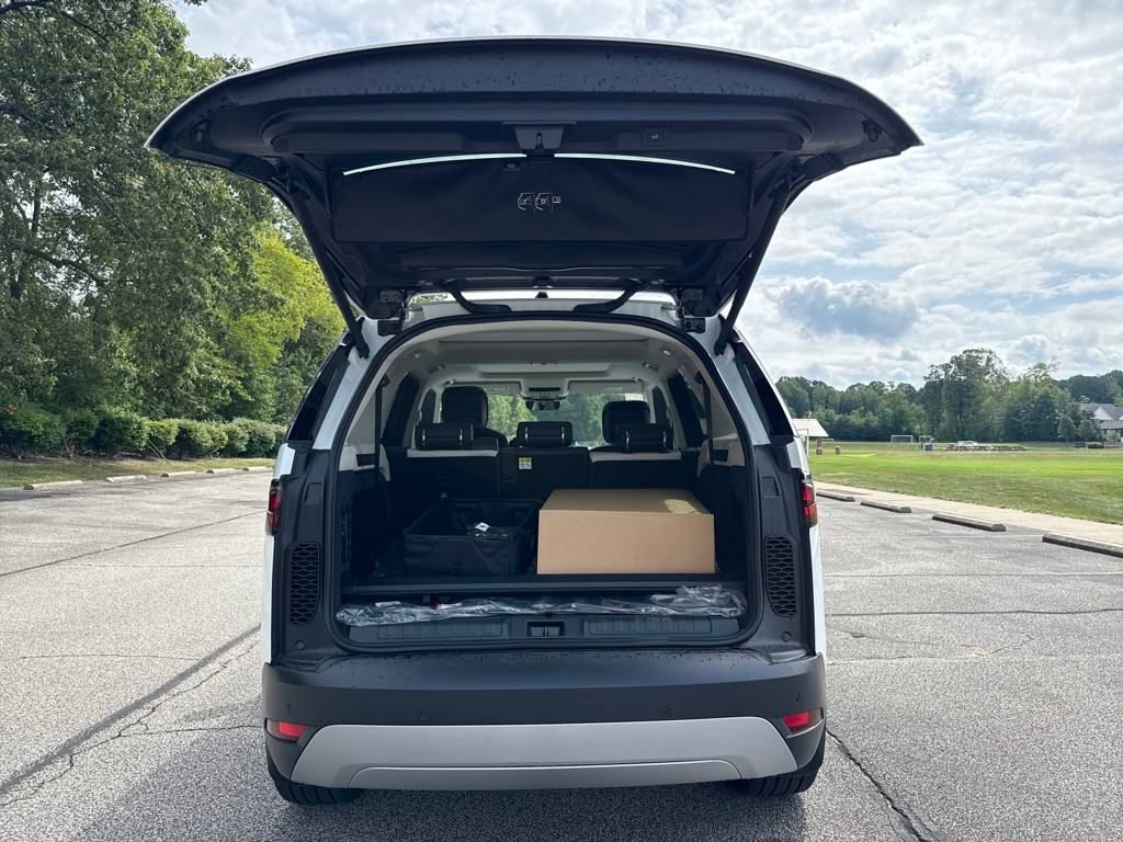 New 2025 Land Rover Discovery S AWD/4WD image 9