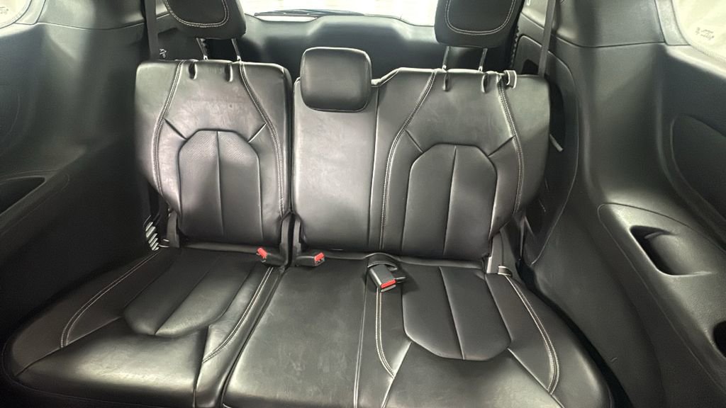 Used 2025 Chrysler Pacifica Select FWD image 15