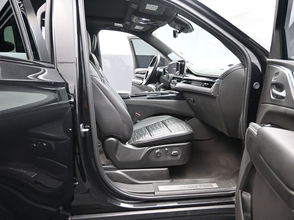 Certified 2024 Cadillac Escalade ESV V w/ LPO, ONYX Package image 17