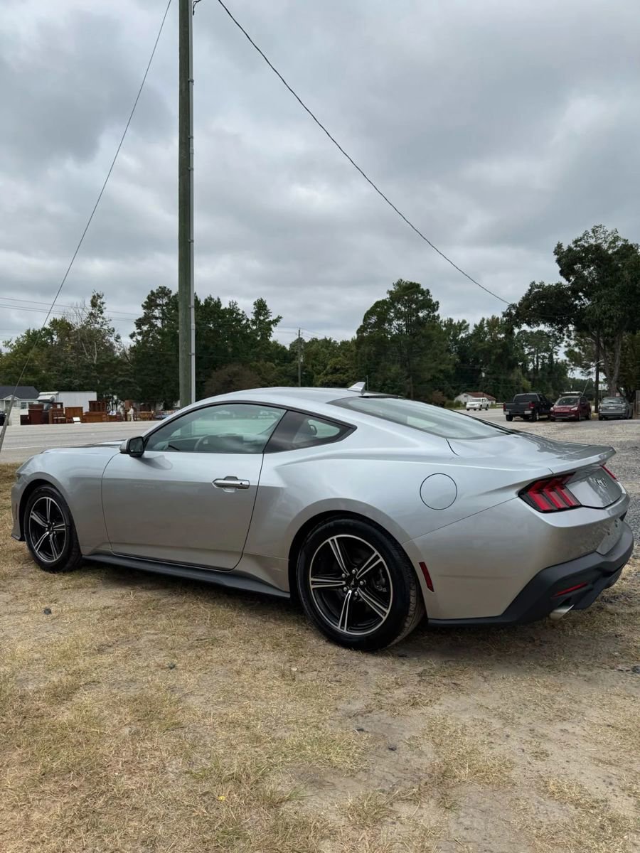 Used 2024 Ford Mustang Coupe image 5