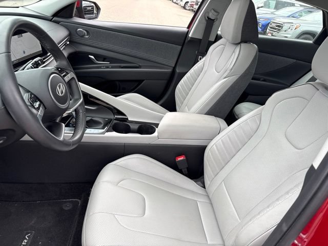 Used 2025 Hyundai Elantra Limited FWD image 9