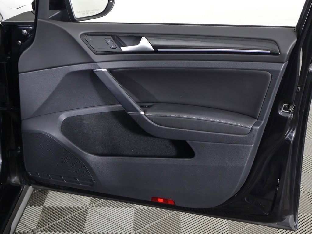 Used 2018 Volkswagen Golf R 4-Door image 23