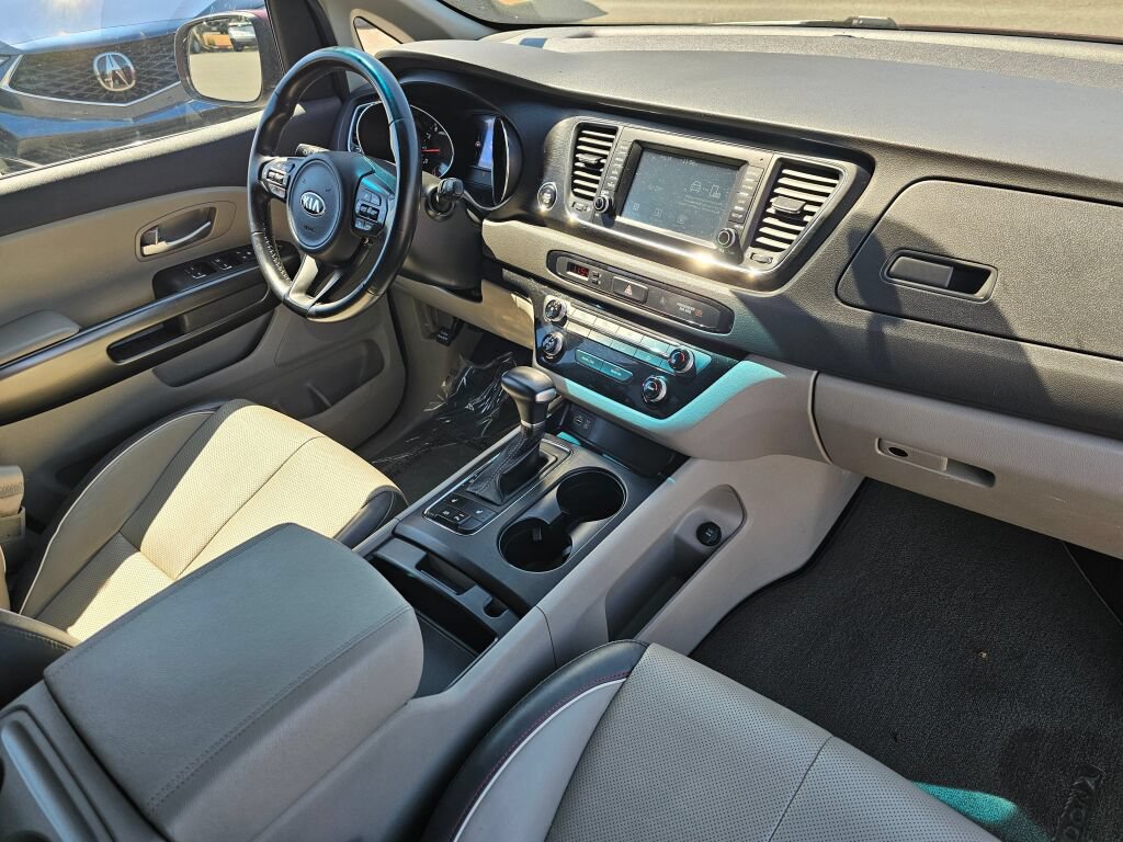Used 2017 Kia Sedona LX w/ LX Essentials Premium Package FWD image 30