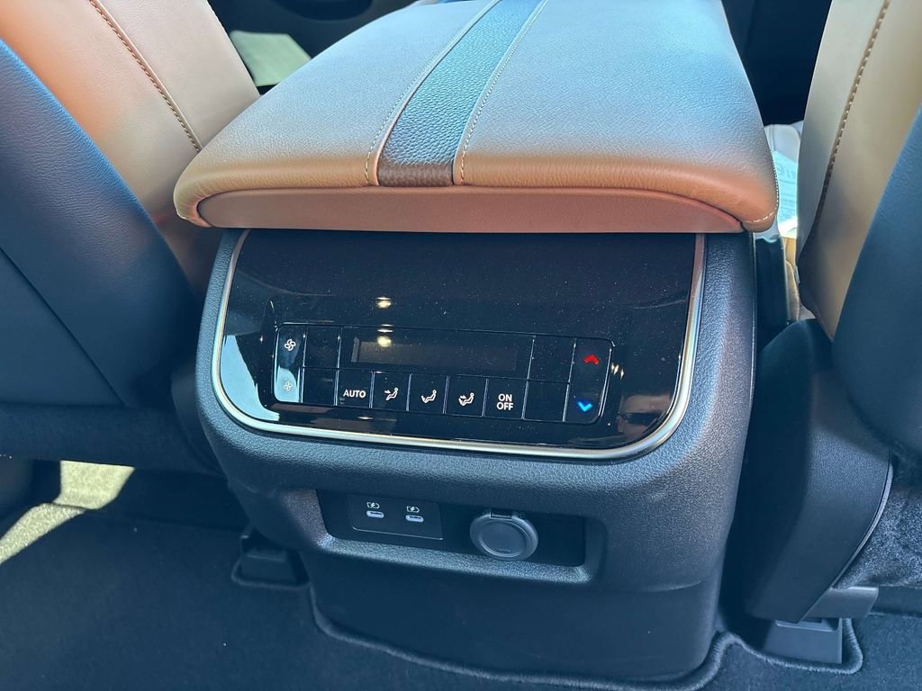 New 2025 Nissan Armada SL w/ Captain's Chari Seat Package image 7