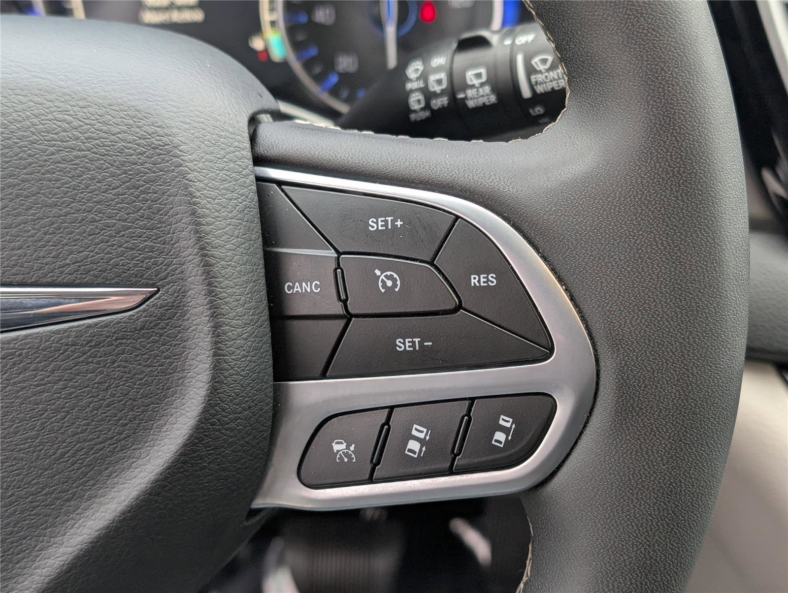 Used 2024 Chrysler Pacifica Touring-L image 23