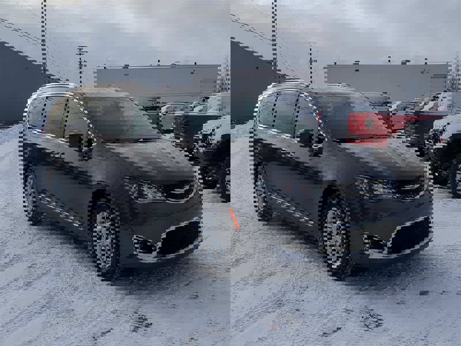 Certified 2017 Chrysler Pacifica Touring-L Plus w/ Advanced Safetytec Group image 16