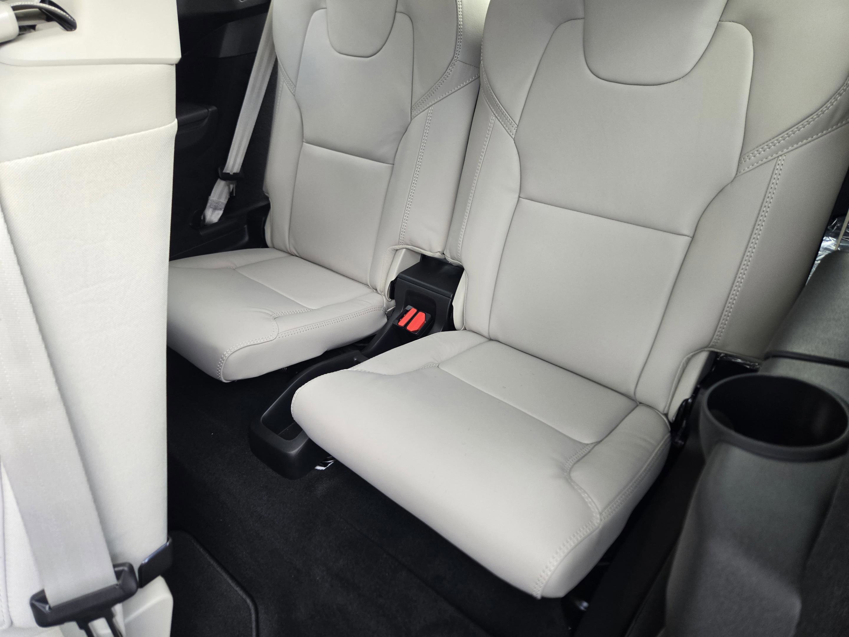 New 2026 Volvo XC90 B6 Ultra w/ Protection Package image 23