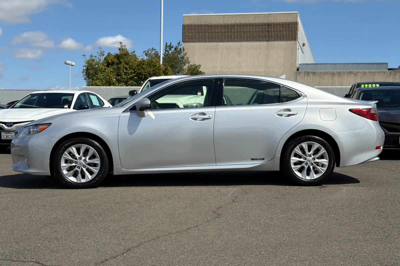 Used 2013 Lexus ES 300h w/ Luxury Pkg FWD image 9