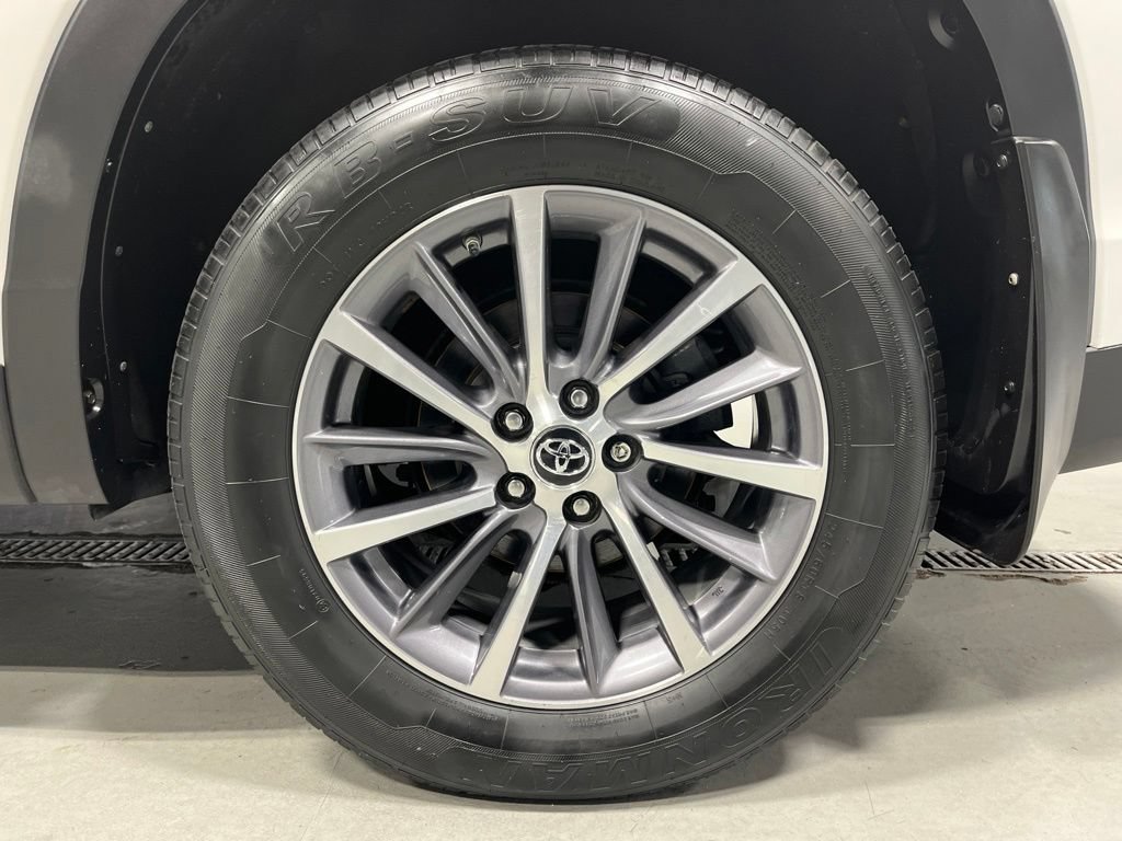 Used 2019 Toyota Highlander XLE AWD/4WD image 46