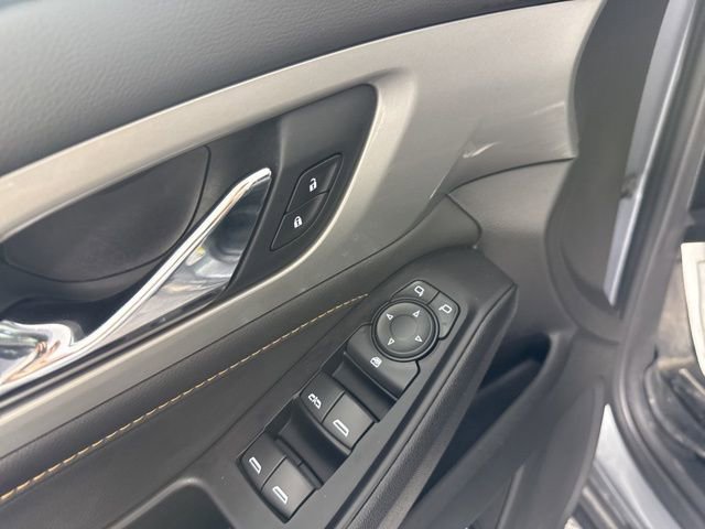Used 2020 Chevrolet Traverse LT w/ Driver Confidence II Package image 28