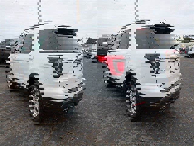 Used 2019 Ford Explorer XLT w/ Equipment Group 201A image 6