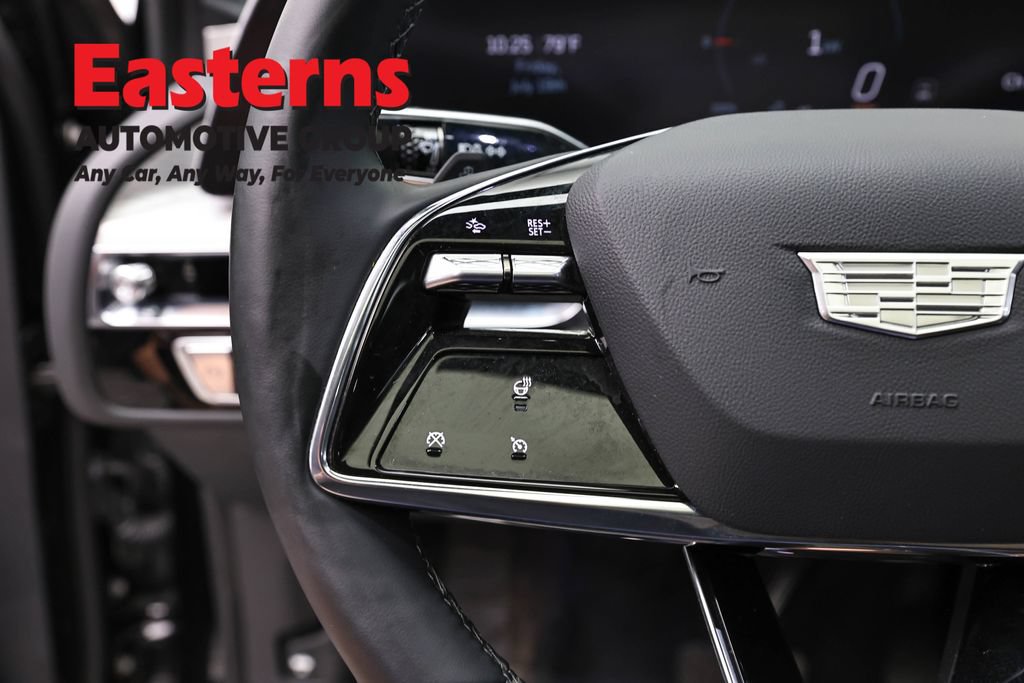 Used 2025 Cadillac Lyriq Luxury AWD/4WD image 16