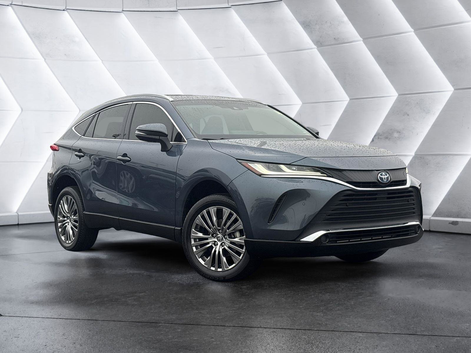 Used 2022 Toyota Venza XLE AWD/4WD image 1