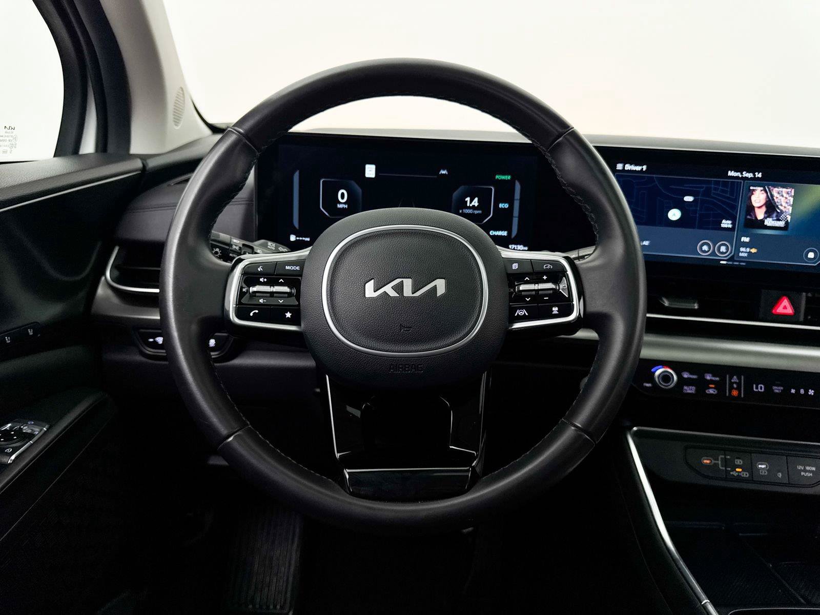 Certified 2025 Kia Carnival SX w/ SX Dark Edition Package FWD image 36