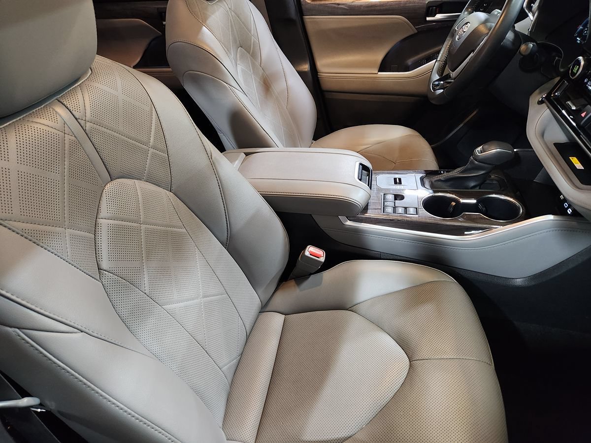 Used 2023 Toyota Highlander Platinum FWD image 29
