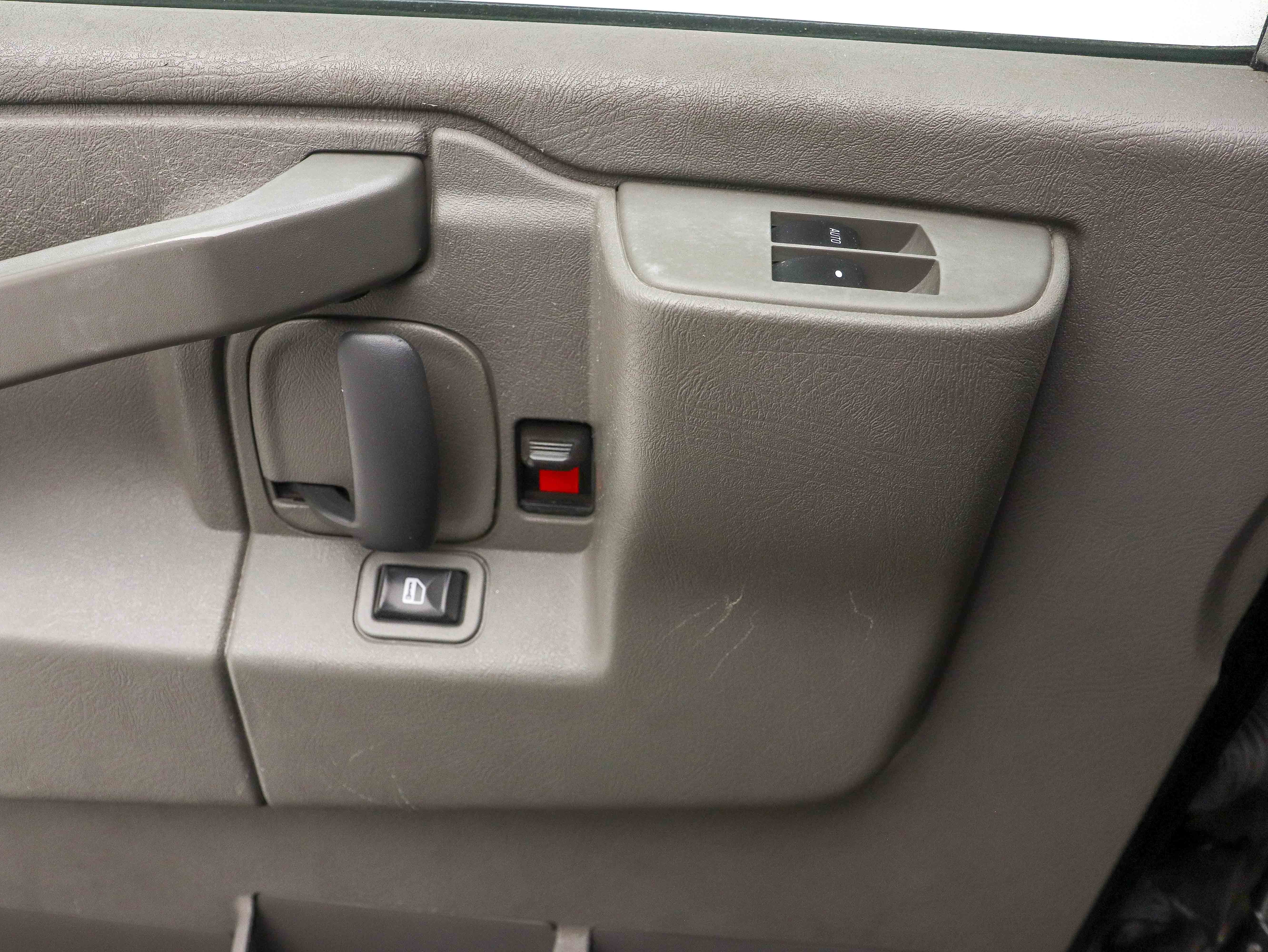 Used 2017 Chevrolet Express 2500 LS RWD image 18