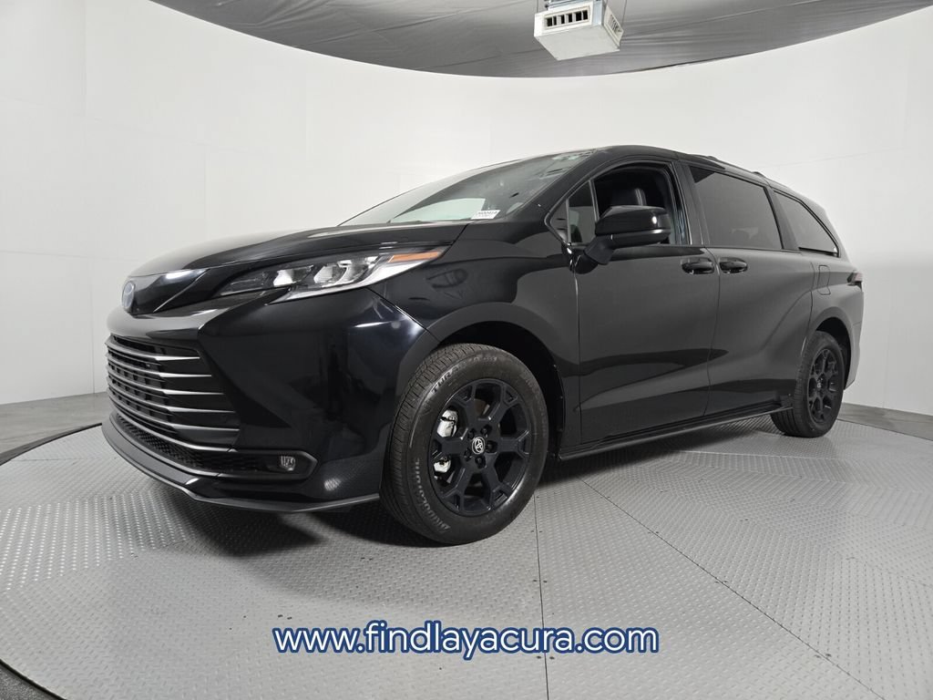 Used 2025 Toyota Sienna XLE Woodland Edition AWD/4WD image 2