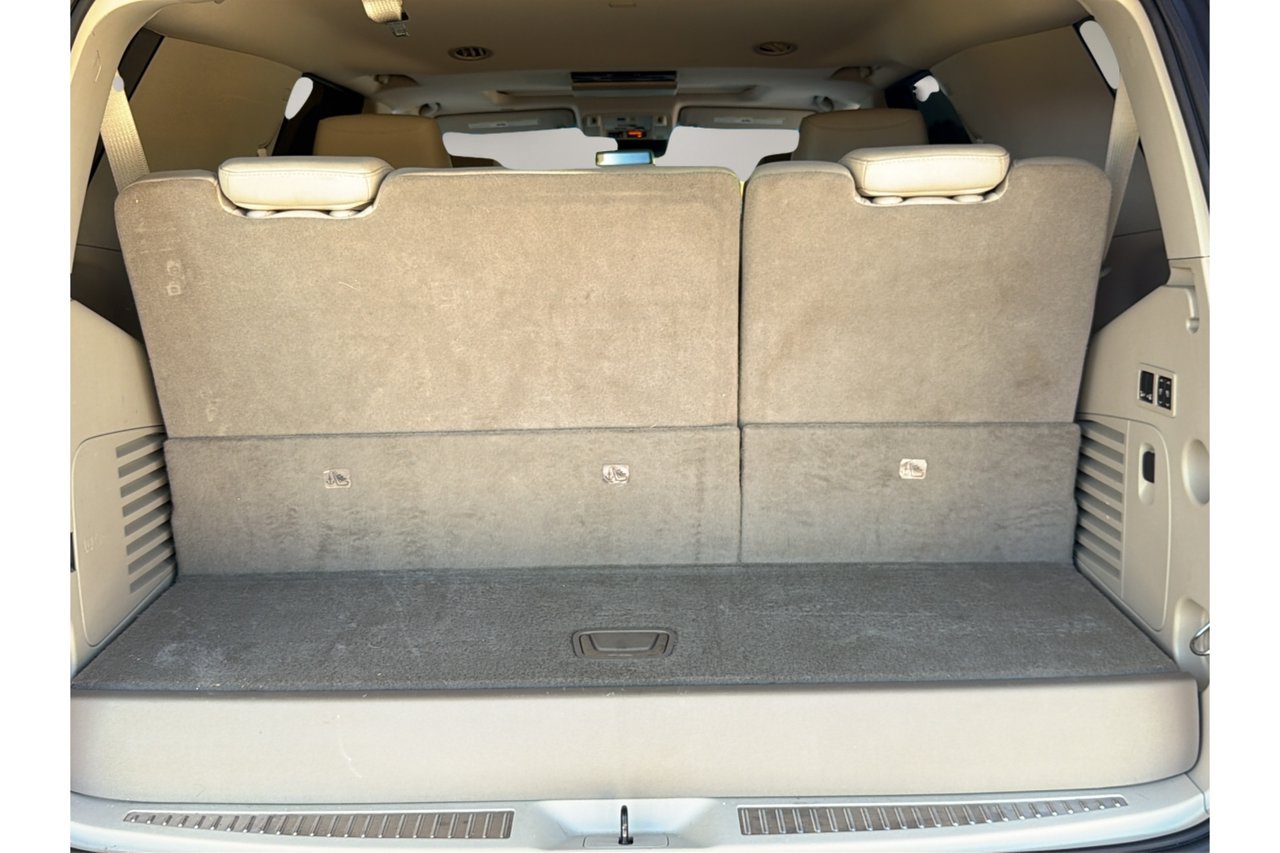Used 2017 Cadillac Escalade Premium Luxury RWD image 17