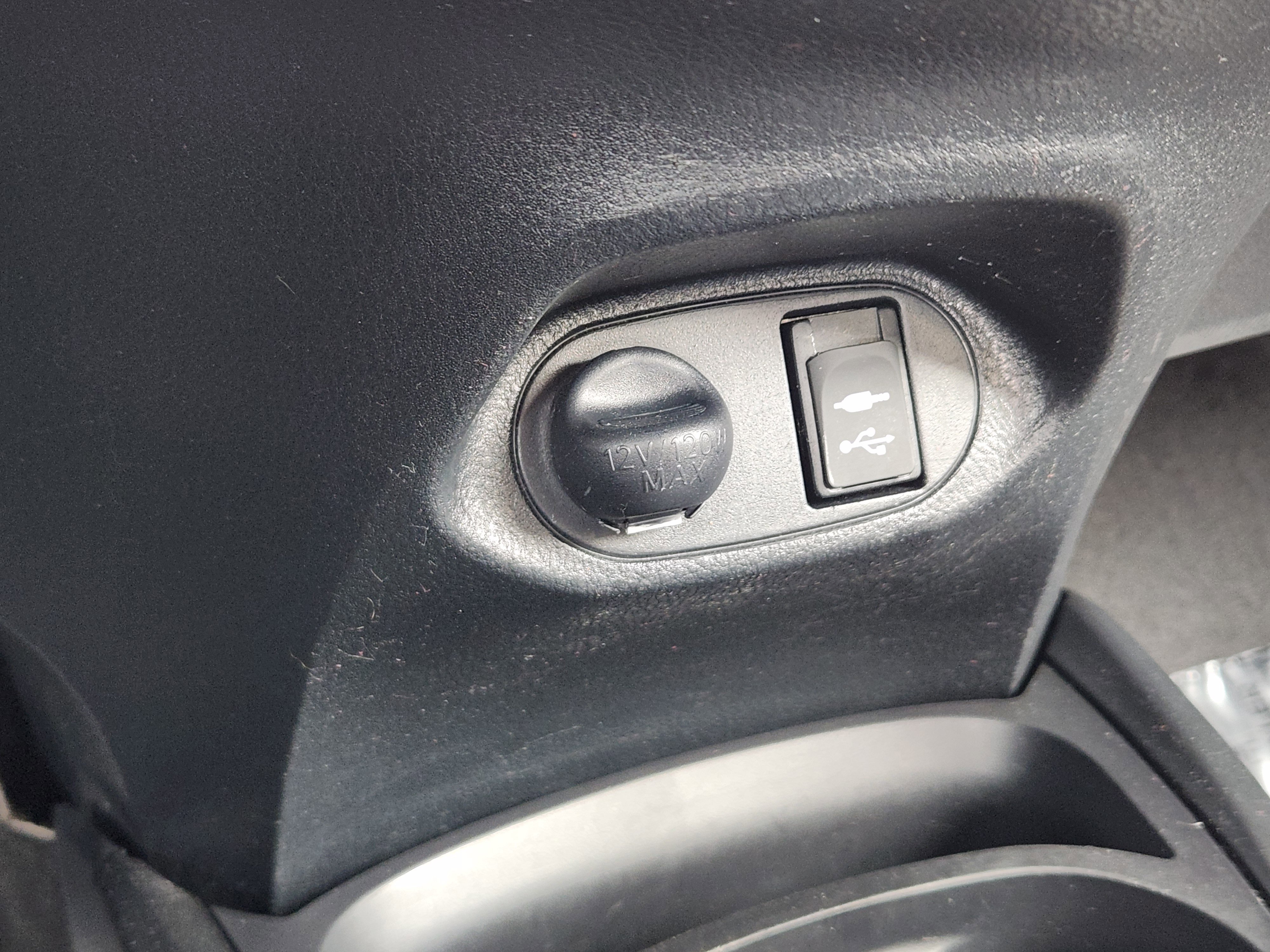 Used 2016 Toyota Yaris L image 22