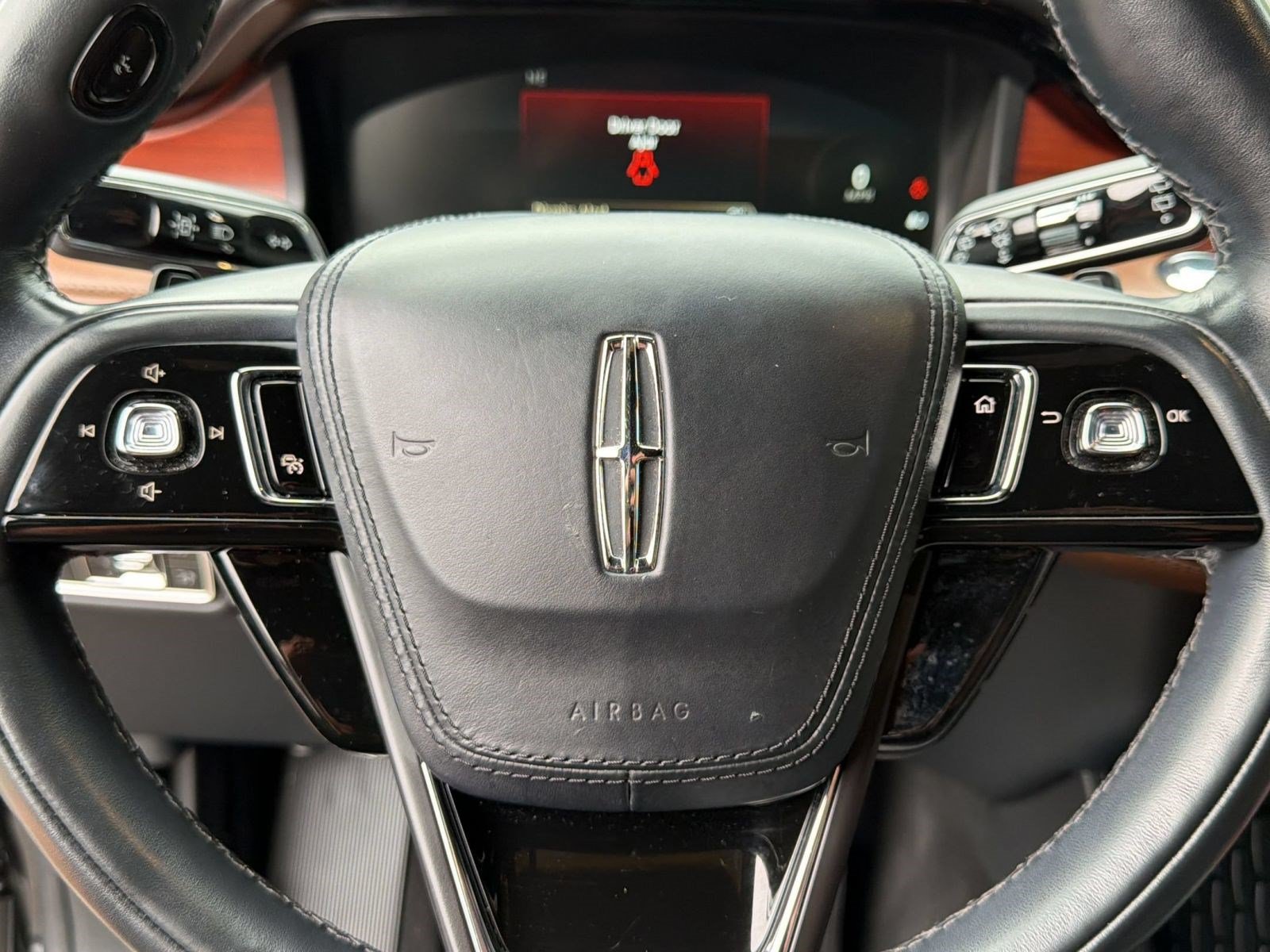 Used 2022 Lincoln Aviator Grand Touring w/ Equipment Group 301A AWD/4WD image 11