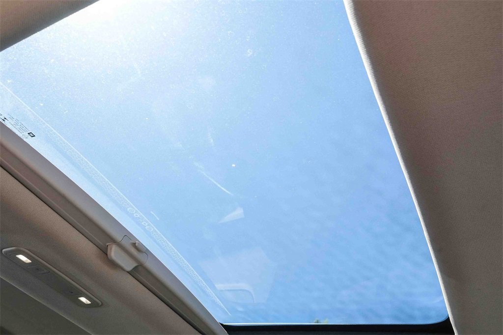 Used 2022 GMC Acadia Denali w/ Denali Ultimate Package image 17