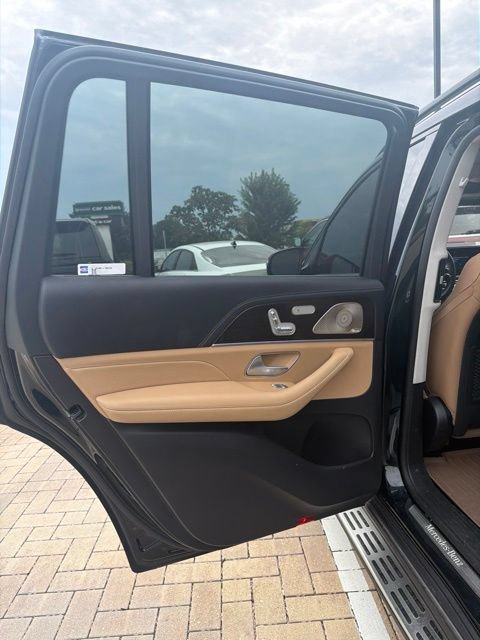 Used 2024 Mercedes-Benz GLS 450 4MATIC w/ AMG Line Exterior image 12