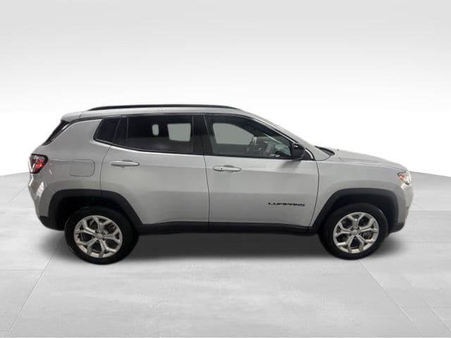 Certified 2024 Jeep Compass Latitude AWD/4WD image 7