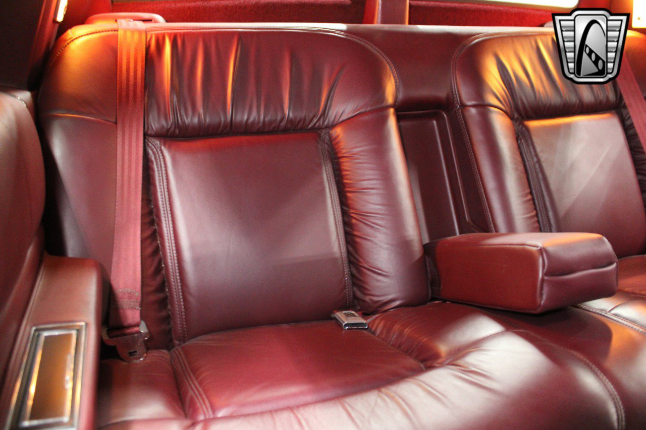 Used 1992 Cadillac De Ville Coupe image 19