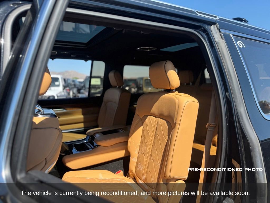 Used 2022 Jeep Grand Wagoneer Series III AWD/4WD image 7