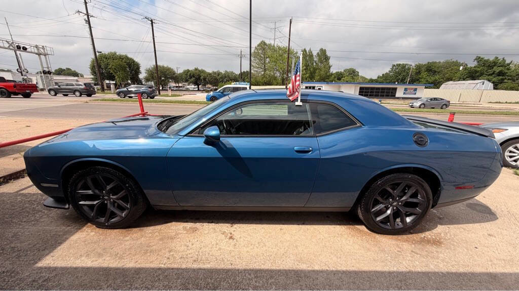 Used 2021 Dodge Challenger SXT w/ Blacktop Package RWD image 2