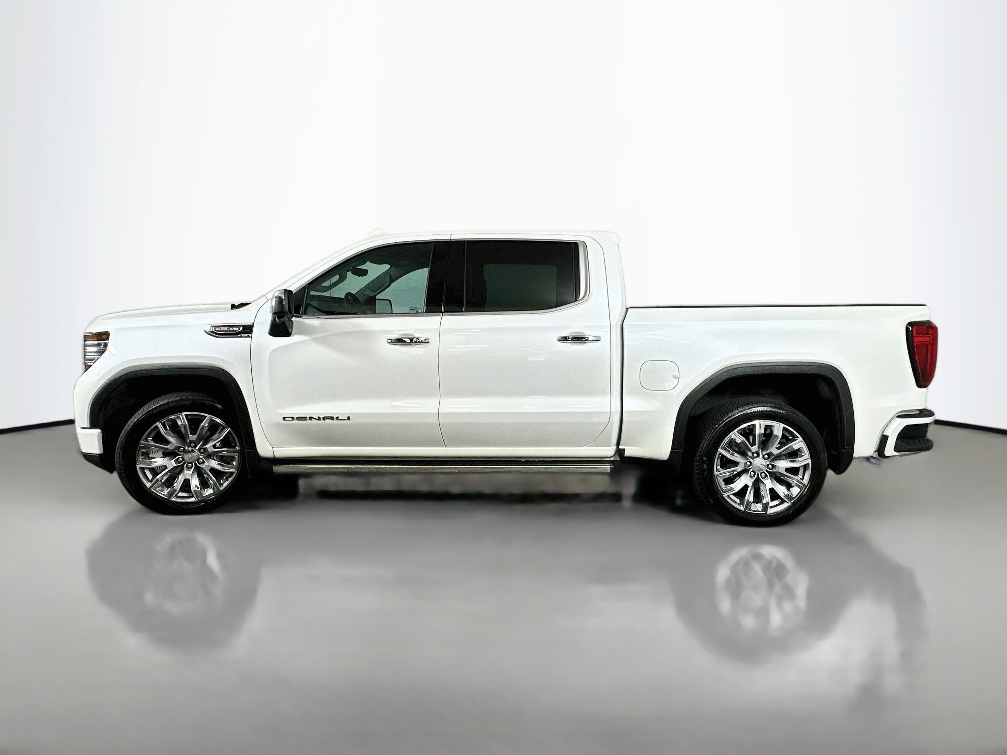 Used 2024 GMC Sierra 1500 Denali w/ Denali Reserve Package AWD/4WD image 4