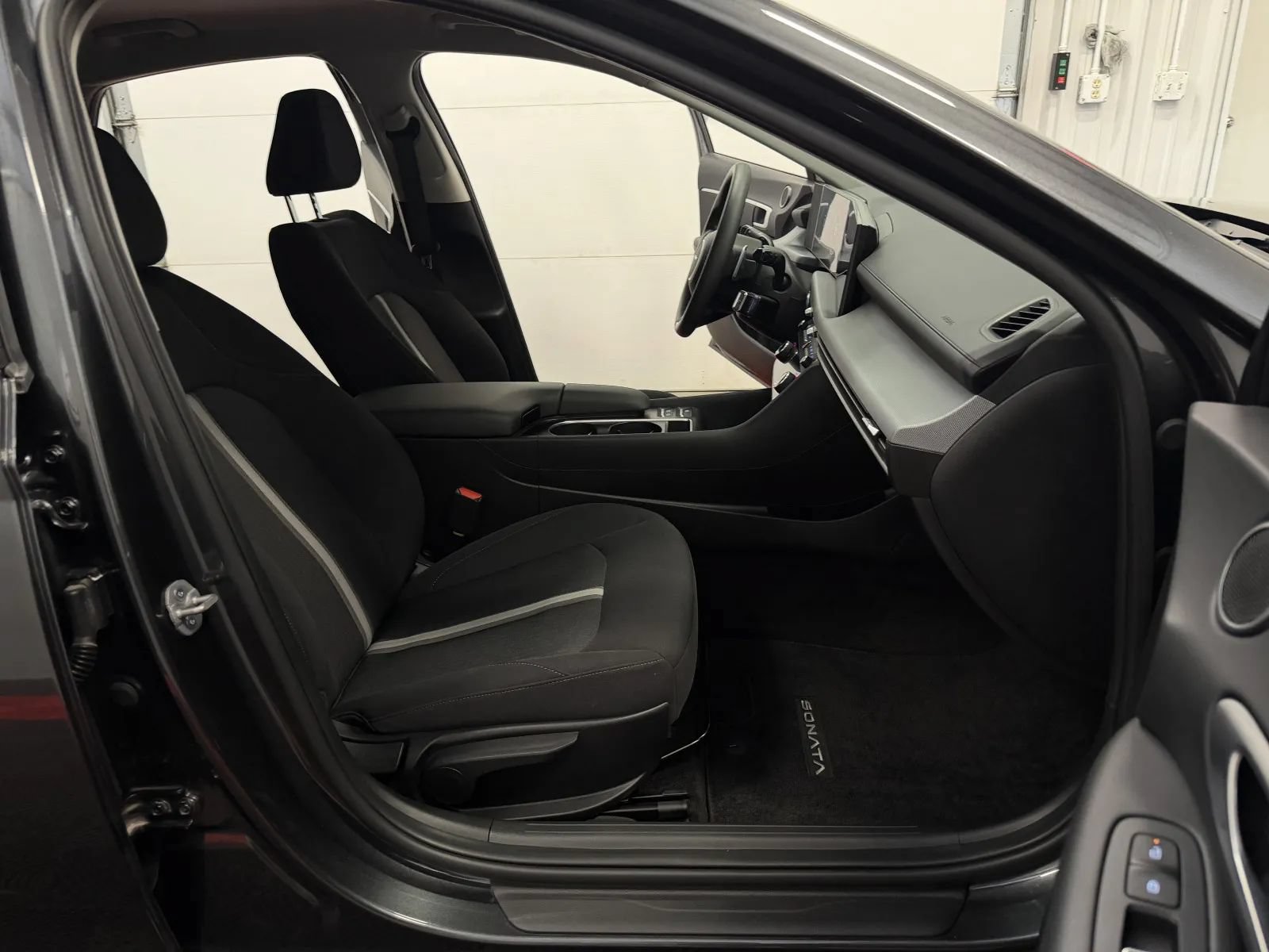 Used 2025 Hyundai Sonata SEL FWD image 42