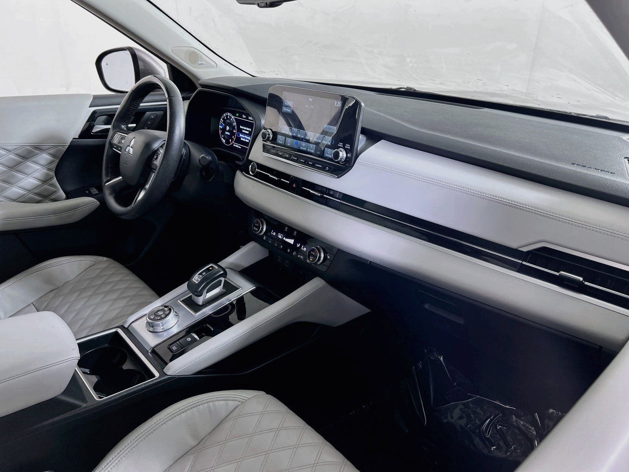 Used 2023 Mitsubishi Outlander SEL AWD/4WD image 28