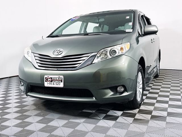 Used 2013 Toyota Sienna XLE FWD image 3
