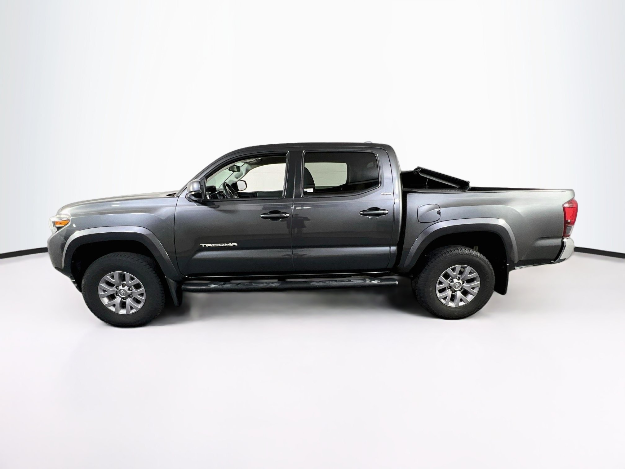 Used 2019 Toyota Tacoma SR5 AWD/4WD image 8