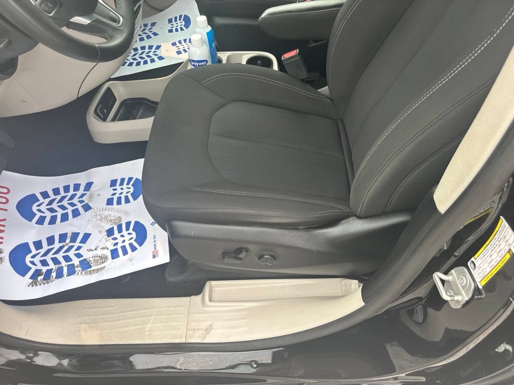 Used 2024 Chrysler Voyager LX FWD image 32