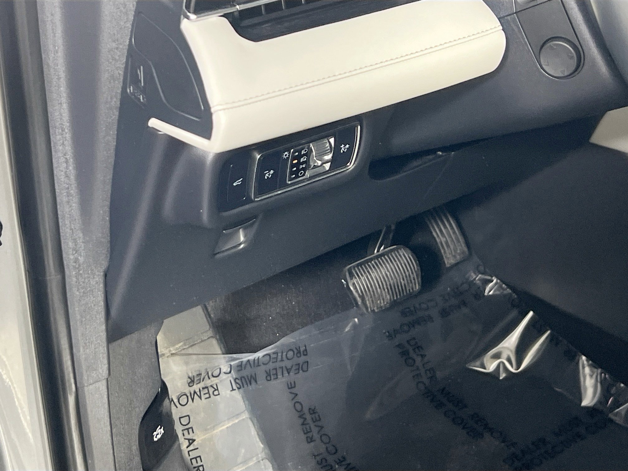 Used 2024 Lincoln Nautilus Reserve image 10