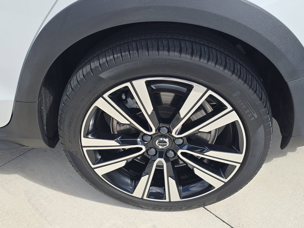 Certified 2022 Volvo V60 T5 Cross Country w/ Climate Package image 10