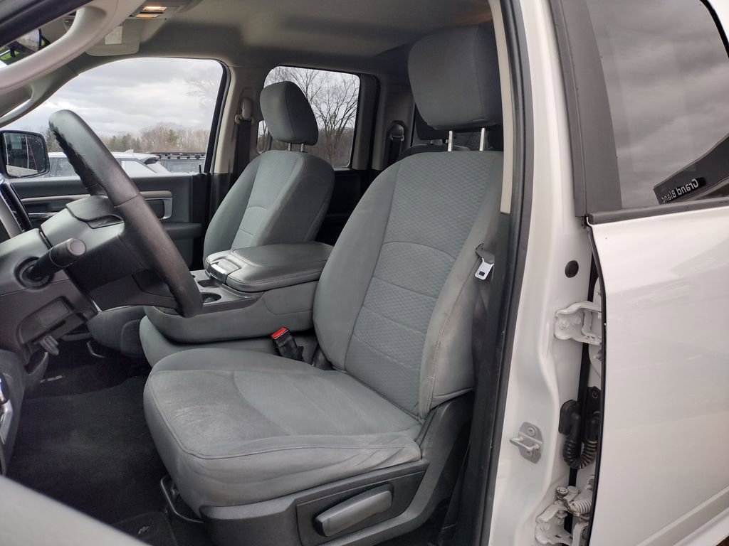 Used 2019 RAM 1500 Classic SLT image 2