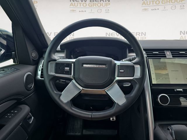 Used 2024 Land Rover Discovery Dynamic SE AWD/4WD image 12