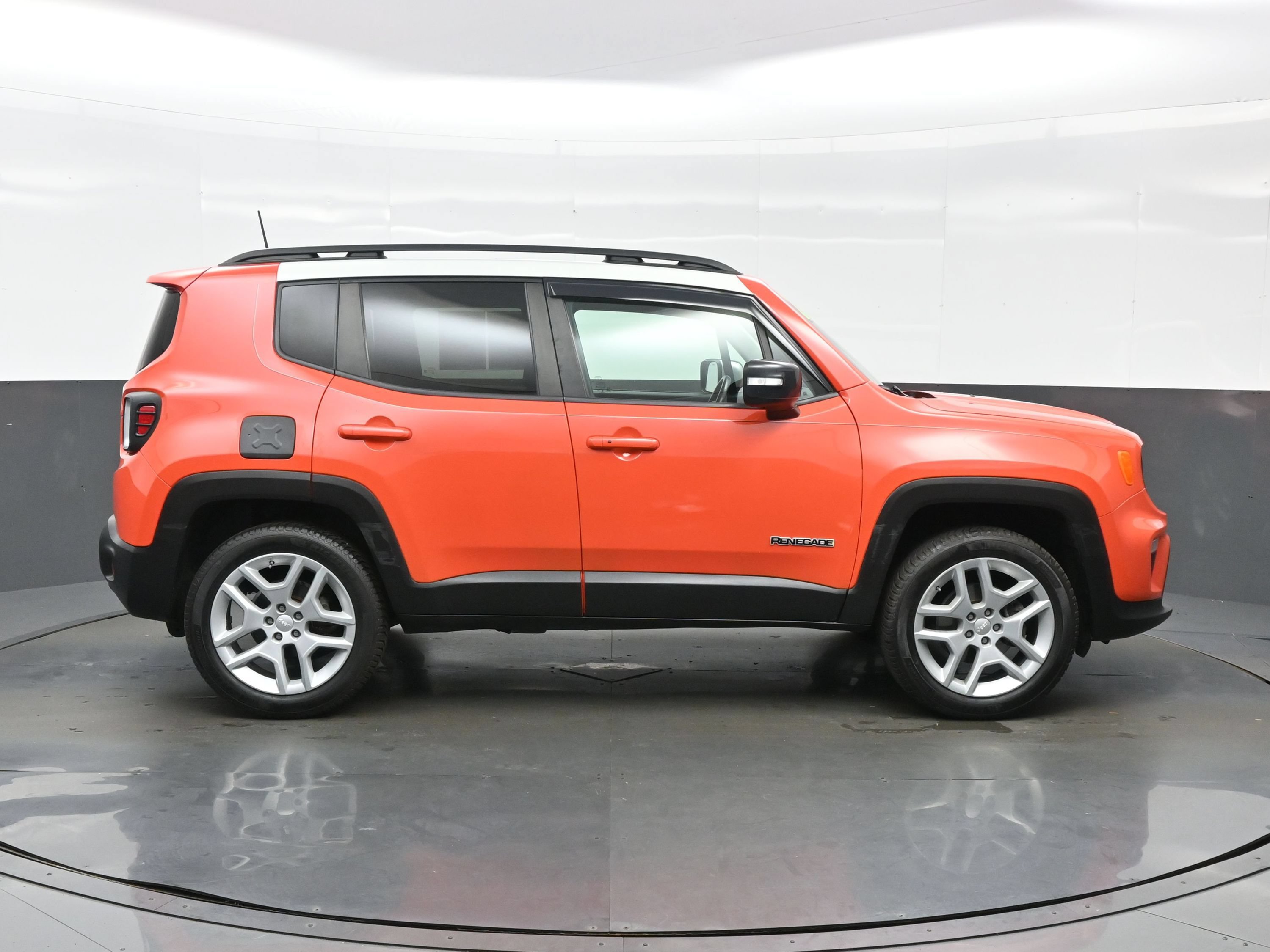Used 2021 Jeep Renegade Latitude AWD/4WD image 7