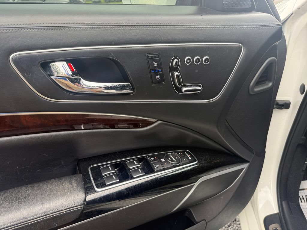 Used 2015 Kia K900 Luxury RWD image 19
