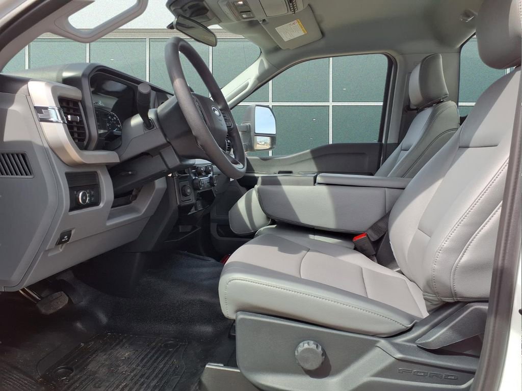 New 2026 Ford F550 2WD Regular Cab Super Duty image 7