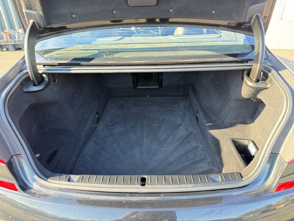 Used 2018 BMW 750i xDrive image 25