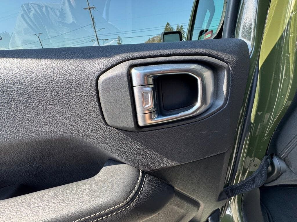 Used 2023 Jeep Wrangler Sahara AWD/4WD image 50