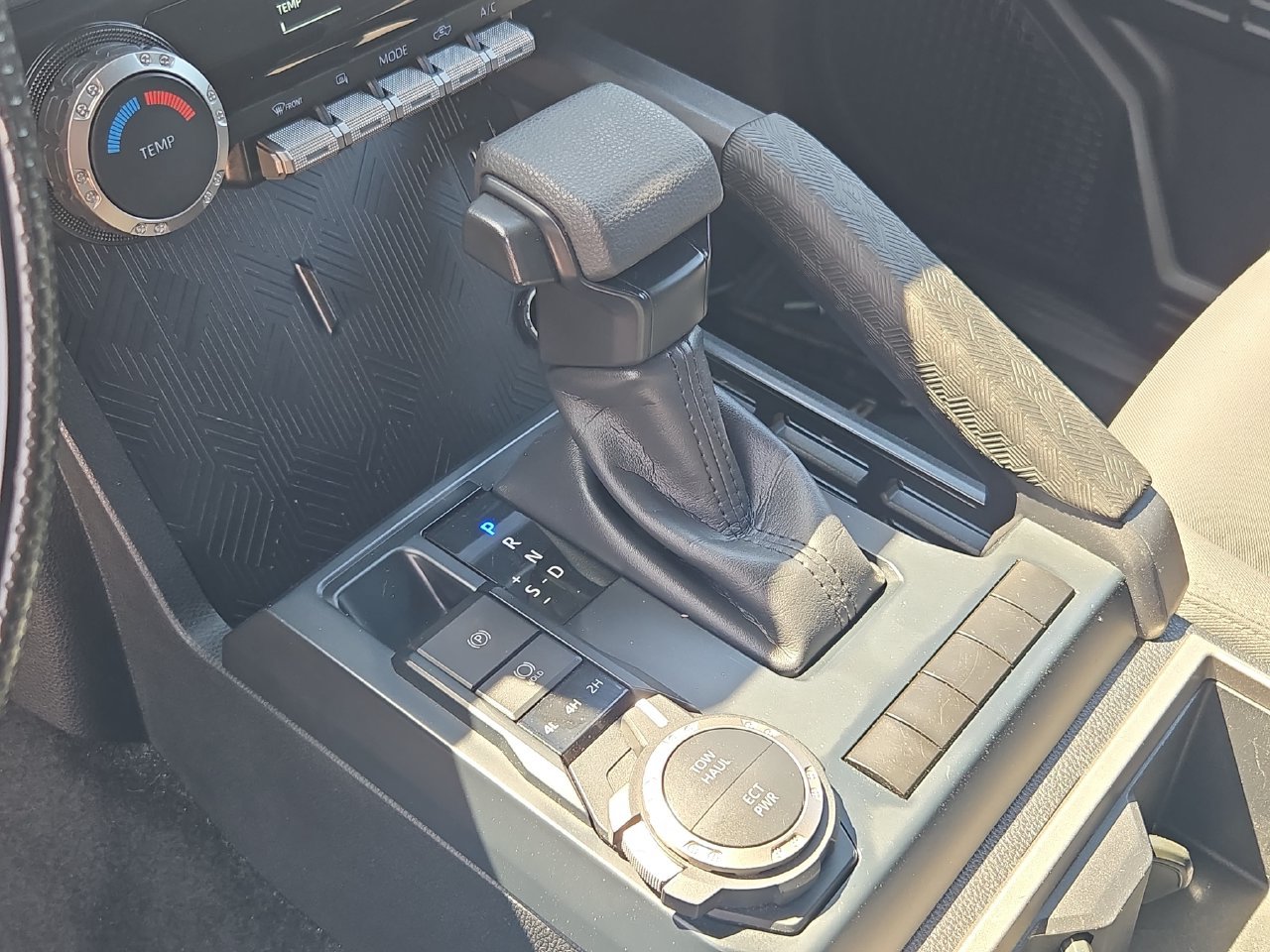 Used 2024 Toyota Tacoma SR5 AWD/4WD image 19