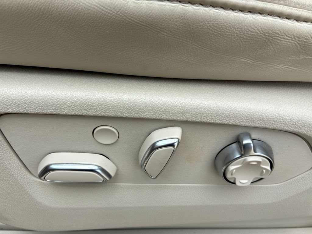 Used 2024 Cadillac Escalade Premium Luxury Platinum RWD image 7