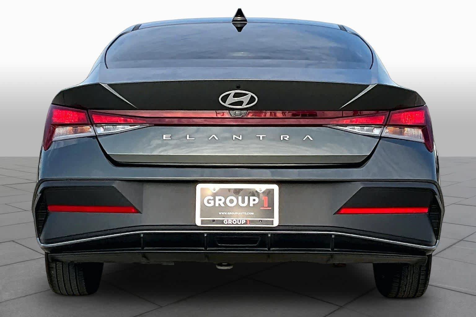 Used 2024 Hyundai Elantra SEL FWD image 5